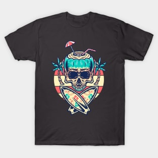 Skull with surfboards and palm trees on the beach - cool surfer T-Shirt